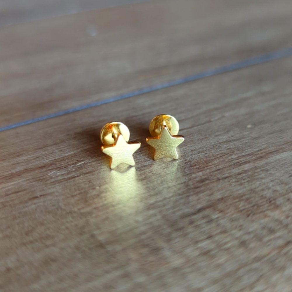 ComfyEarrings 24K gold plated steel star 6mm flat-back post earrings